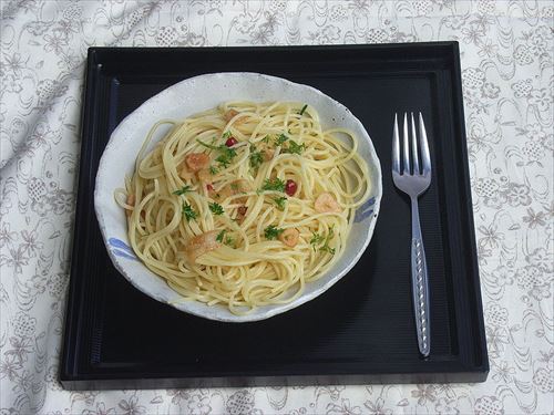 800px-Spaghetti_aglio_olio_e_peperoncino_by_matsuyuki_R