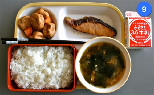 友達「給食マジぃ～」小学生ワイ「せ、せやな！」 	