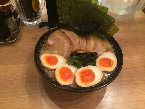 家系ラーメンのトッピングに未だに悩んでる