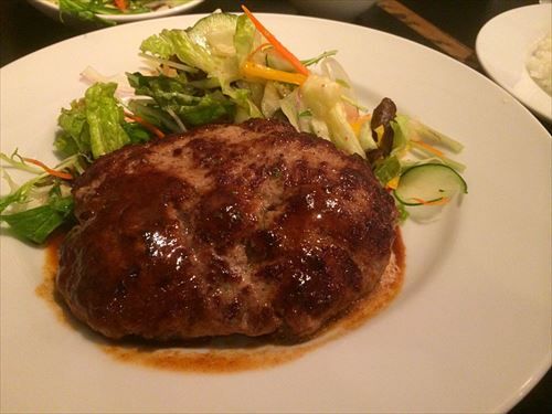 敵「ハンバーグステーキです こちらの岩塩でお召し上がりください」ワイ「ソースは…？」