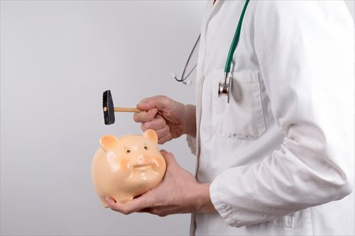doctor-with-money-box-1461912901Mqq_R