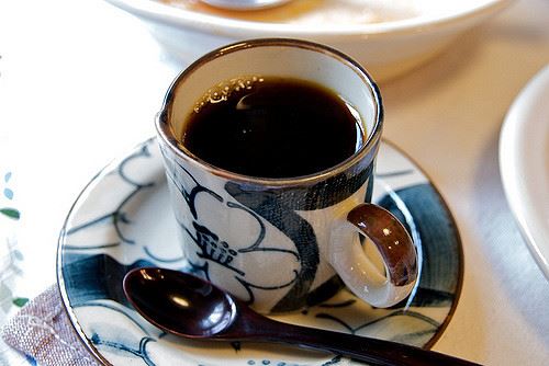 俺「コーヒー。ブラックで」同僚「かっこつけんなよ」