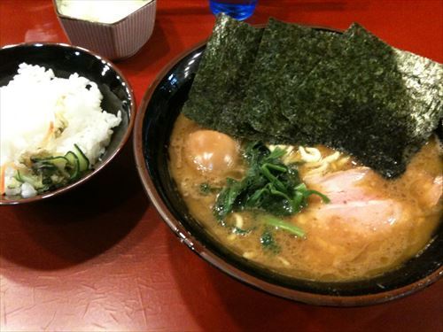 家系ラーメン初心者「固め濃いめ多めで」