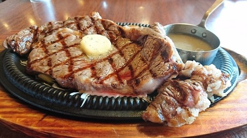 【悲報】「彼氏がステーキ肉を下準備なしで焼き始めて失望した」 	