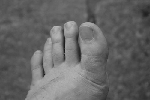 foot_ten_black_and_white_close-1004330_R