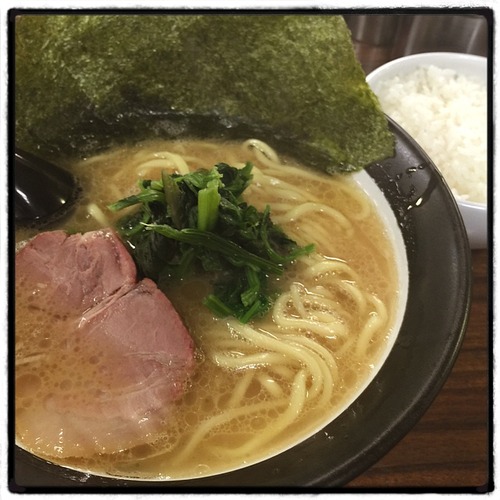 ワイ「家系ラーメンに海苔っていらないよね」エネミー「海苔はご飯と一緒に食べる物」