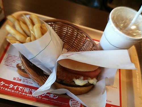 お前らなぜモスに行かぬのじゃ、このままではモスが潰れれしまうのじゃ 	