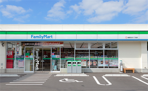 ファミリーマートに今何が起こってるの？次々に閉店して既存店も棚がスッカスカ 	