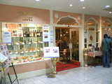MOTI店前
