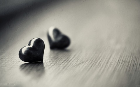 black-and-white-heart-desktop-background