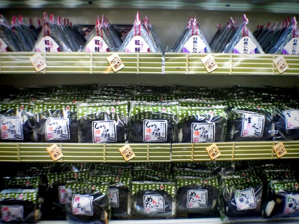 Onigiri_at_a_convenience_store_by_typester_in_Kamakura