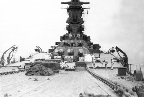 1280px-Musashi_battleship_in_1942