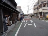 AKI 店前の道路
