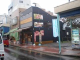 海山 黒い建物