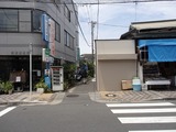 まんま 逗子銀座からの路地入口