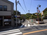 エムズテラス 路地入口