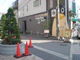 ア ターヴォラ 路地入口の看板