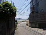 グッドメロウズ 路地と海