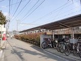 RAKUCAFE 線路沿いの路地2