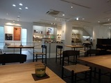 俱利 カフェ室内