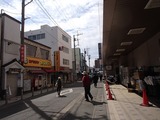 フツウニフルウツ 東急ストア前