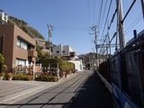 イナムラカフェ 駅沿いの路地