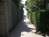 イル・リフージョ・ハヤマ しおさい公園横の路地