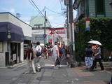 TUBAKURO 鳥居のある通り