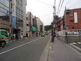 かかん 駅前の通り
