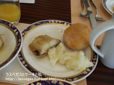 ほっけとマッシュポテトとドーナツ