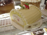 巨大ロールケーキ