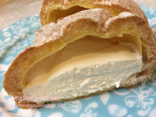 夏の生クリームシュー断面図