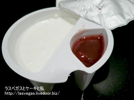 FAGEストロベリーを開けると