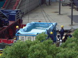 水槽へのワイヤー取り付け作業