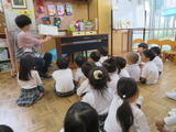 絵本の読み聞かせ
