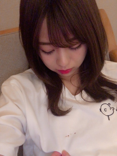 【AKB48】篠崎彩奈「駅でわざとぶつかられて腕めっちゃ痛い。謝りもしないで睨まれた、おばさん怖い」