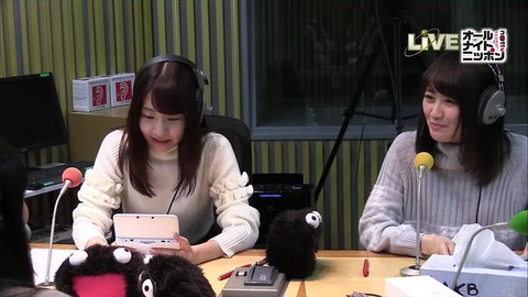 【悲報】まゆゆ居眠り事件に続き柏木由紀がANN本番中にゲームwww