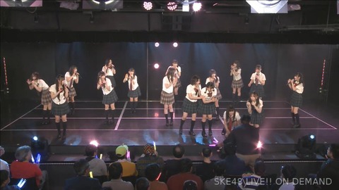 【悲報】SKE48の公演でメンバーの転落事故が発生した模様!【浅井裕華】