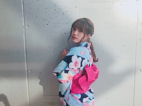 【悲報】加藤玲奈のTwitterフォロワー数が伸びない。来年には向井地美音・岡田奈々・小嶋真子・高橋朱里に確実に抜かれる