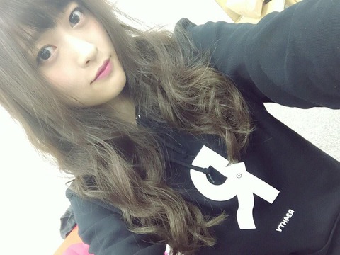 【悲報】NMB48小谷里歩がAKB48スタッフと間違われる