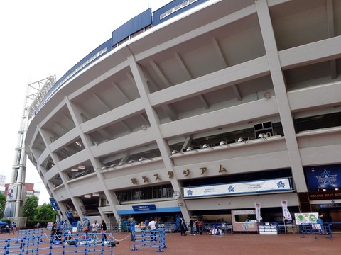 【AKB48】たかみな卒コンで横浜スタジアムに行くんだけど周辺の美味い店おしえてよ