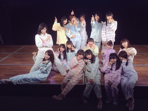 【悲報】矢吹奈子がまゆゆからのセクハラを暴露「キスされたり、 パンツの色教えてとか、パンツ見せてとか言われるんです」
