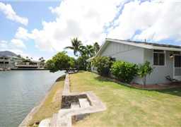 6264 Keokea pl front door & side yard