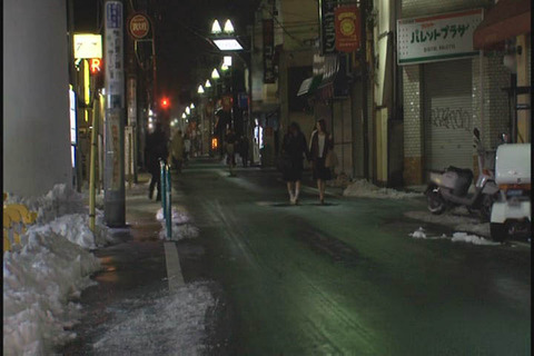 娘と参考書を選ぶシングルマザー_000
