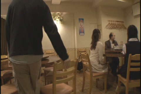 娘の入学祝いで外食をするドMママ_006