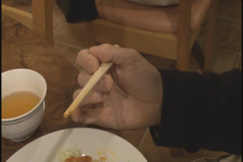 娘の入学祝いで外食をするドMママ_017