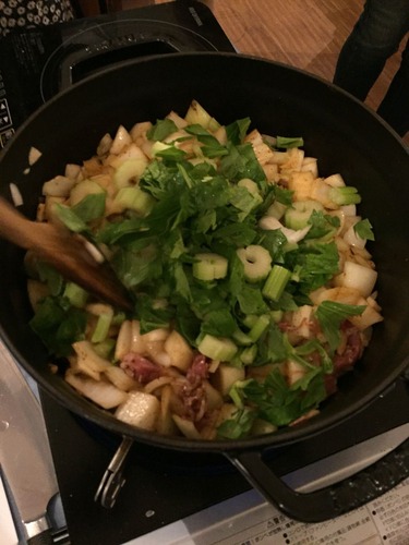 にんにくのスープ作成中