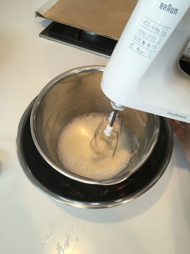 ロールケーキ作成中