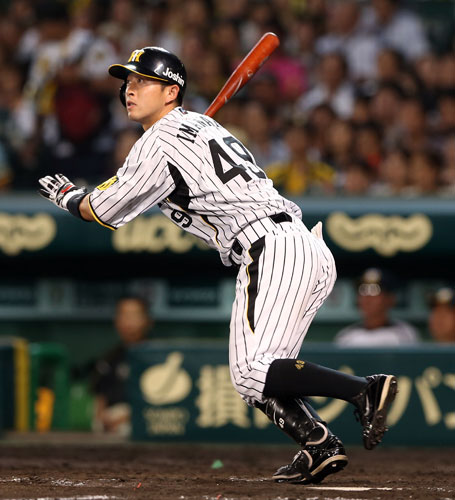 【野球】阪神・今成&西田に戦力外通告 今成は現役続行希望、西田は白紙 http://livedoor.blogimg.jp/chinatorayaga/imgs/7/8/78466d3a.jpg