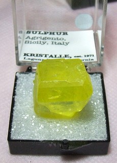 2009東京国際ミネラルフェア-硫黄の大型結晶